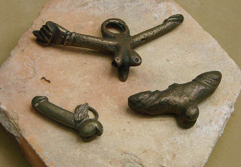 Amulettes phalliques gallo-romaines